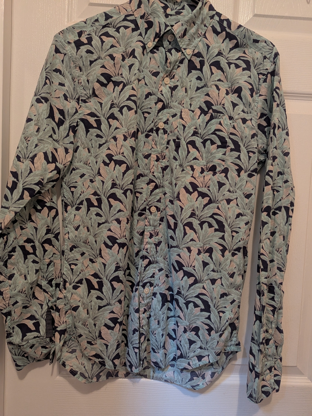 American Eagle Outfitters Navy Button-Down Shirt with Mint and Tan Leaf Print